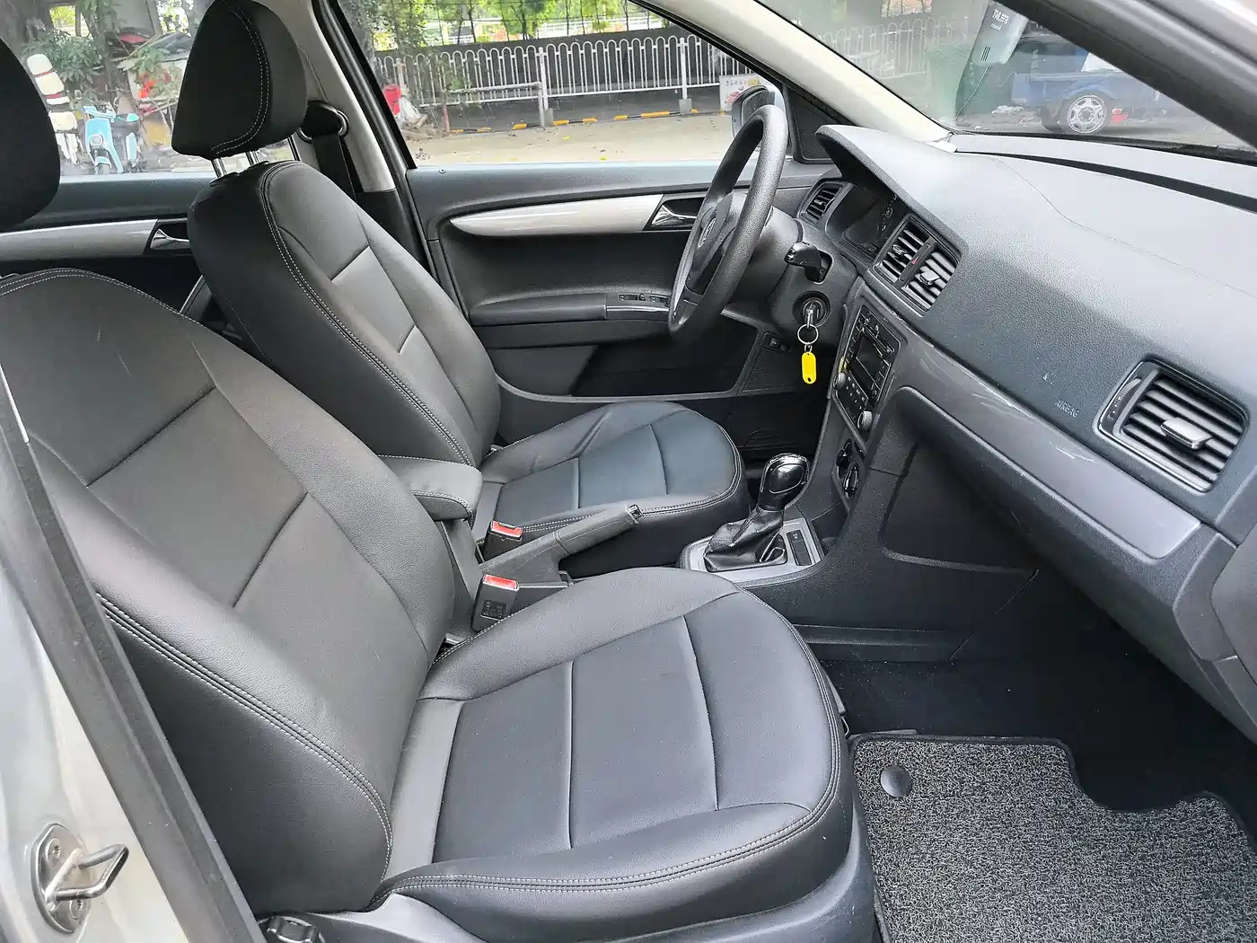 Volkswagen Lavida 2013 1.6L Automatic Trend Edition фото 13