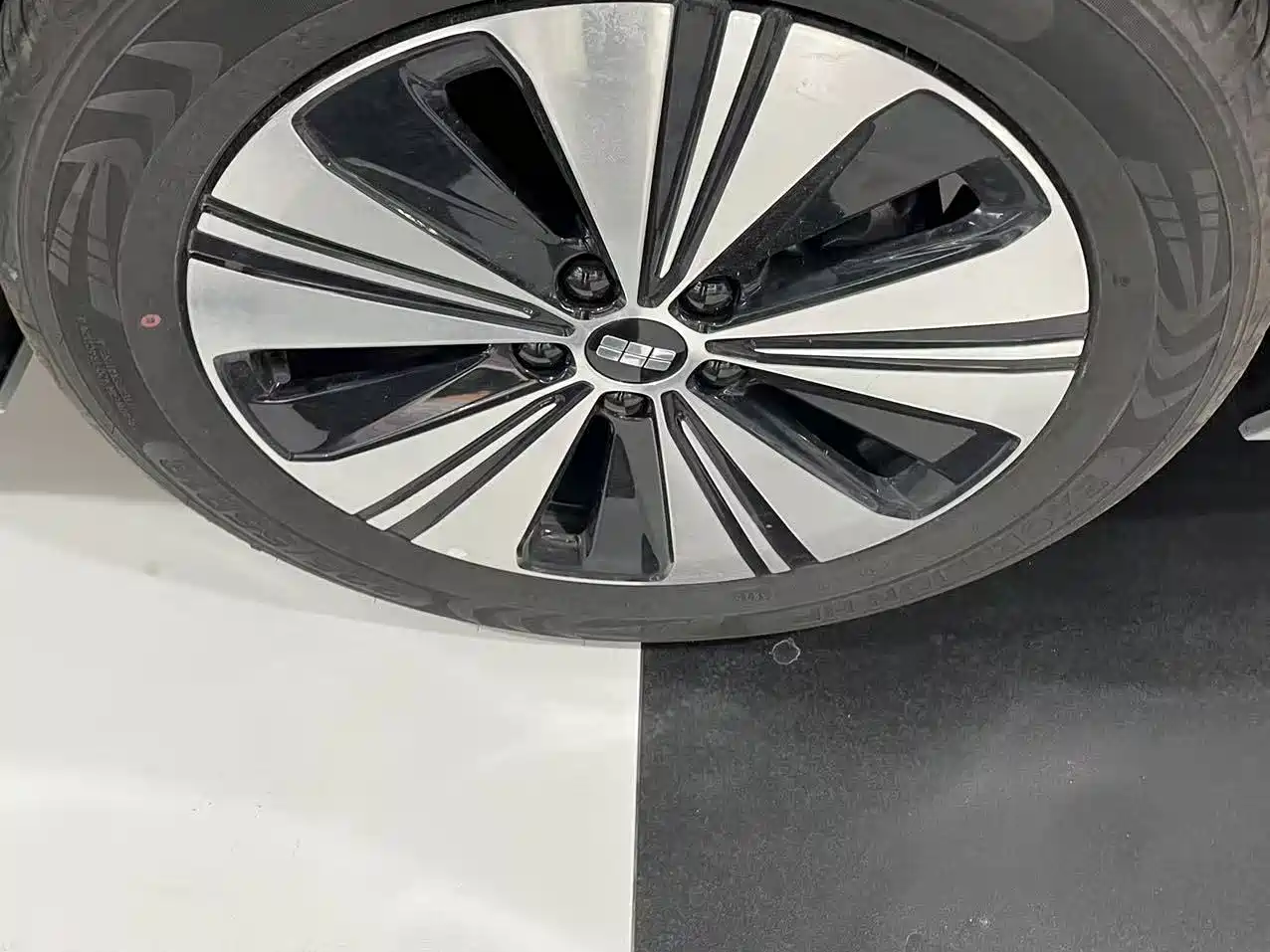 Geely Galaxy Galaxy A7 2025 EM-i 150km Explorer+ Edition фото 14