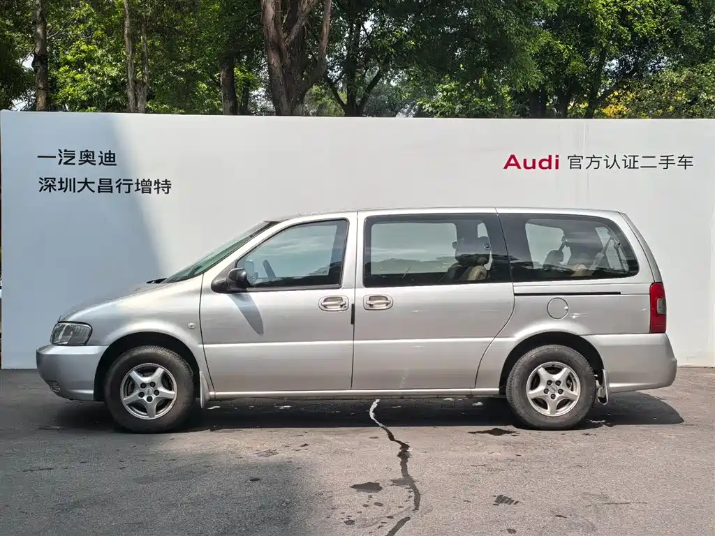 Фото 4 - Buick GL8