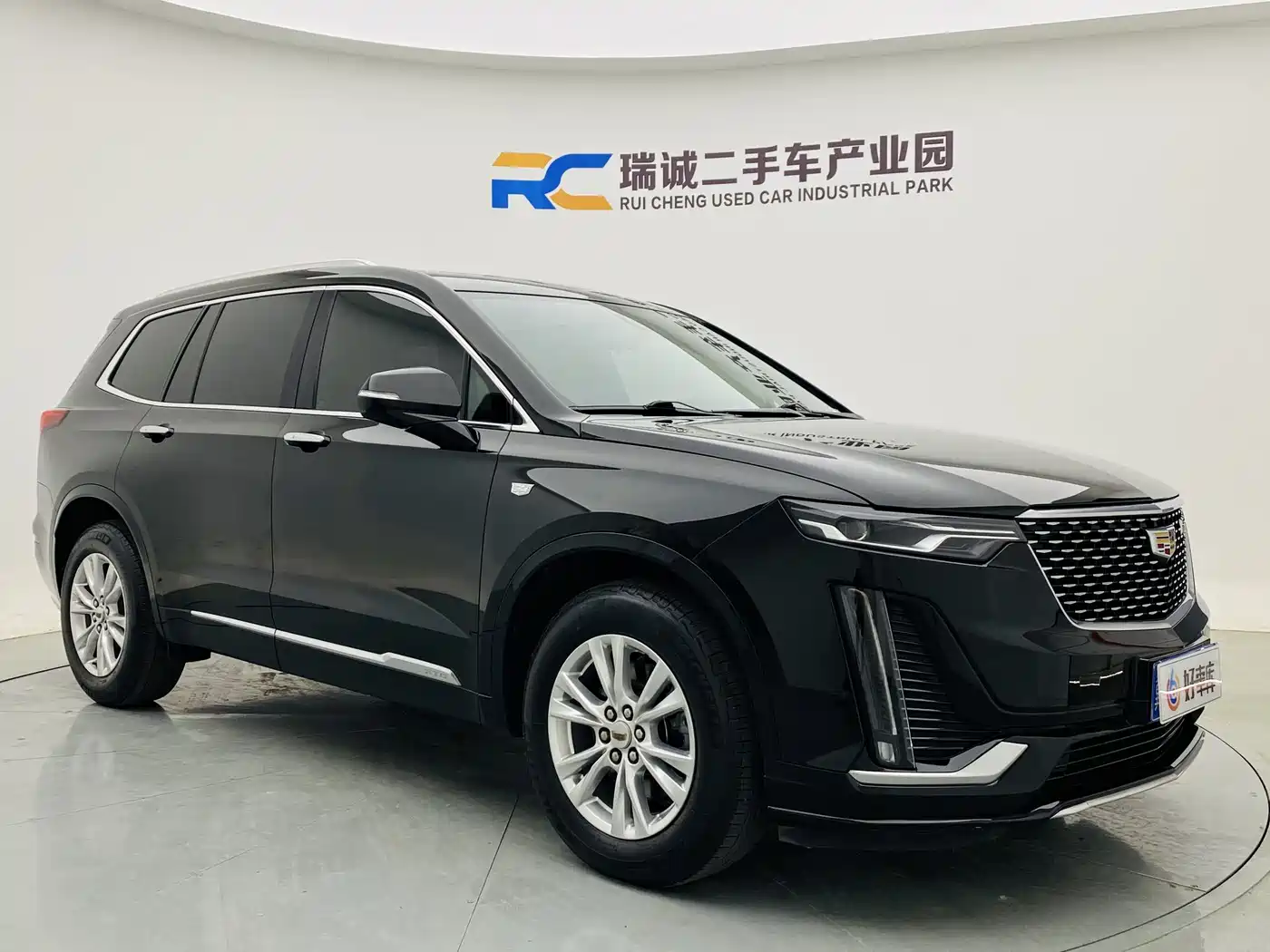 CADILLAC XT6