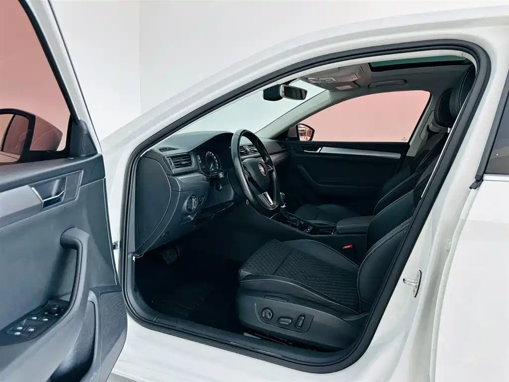 Škoda Superb 2016 TSI330 DSG Pioneer Edition фото 13
