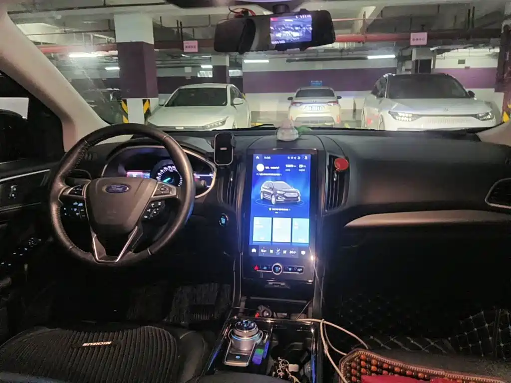 Photo 12 - Ford Edge
