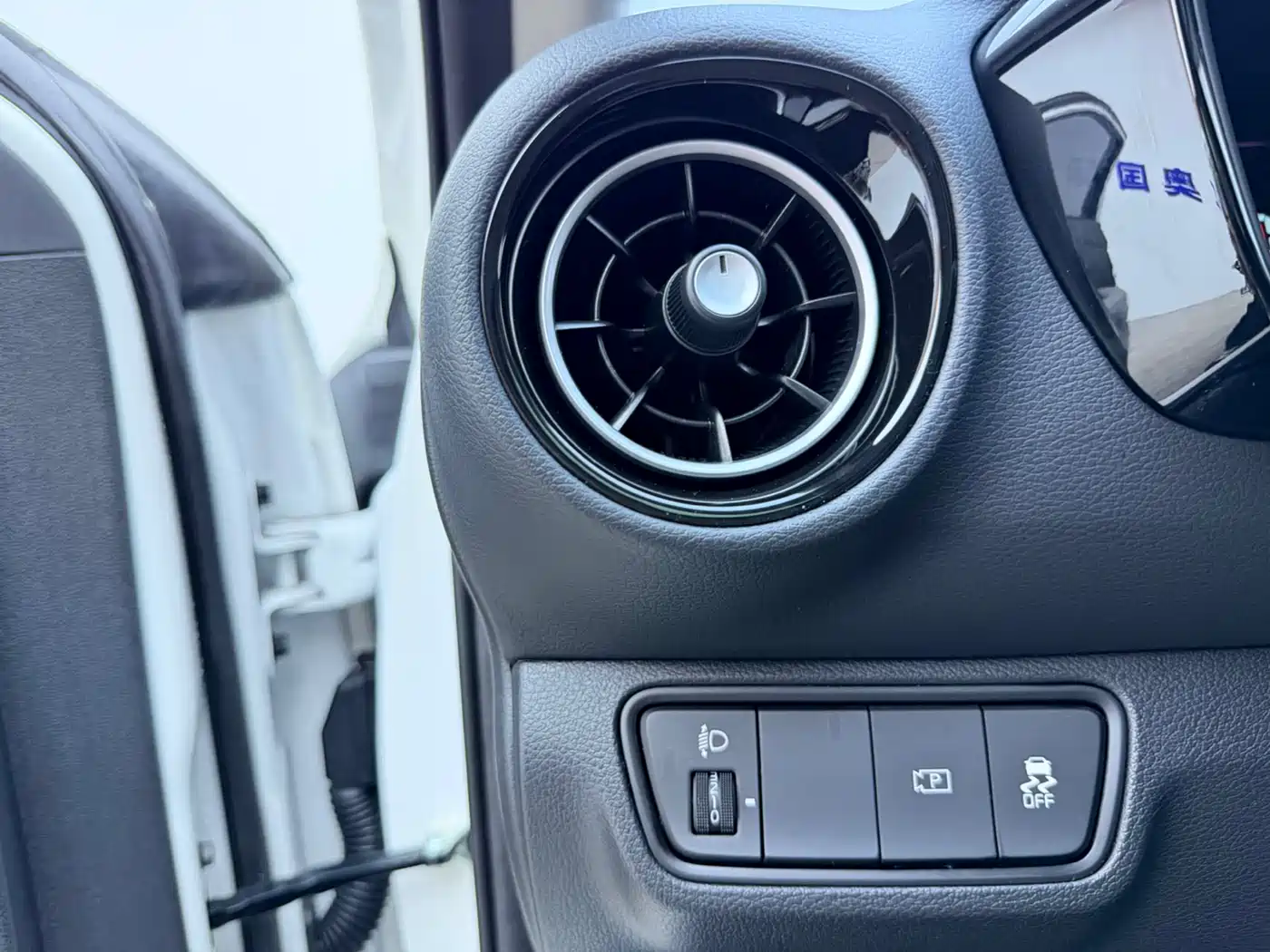 Kia K3 2023 Model 1.5L CVT Luxury Edition фото 6