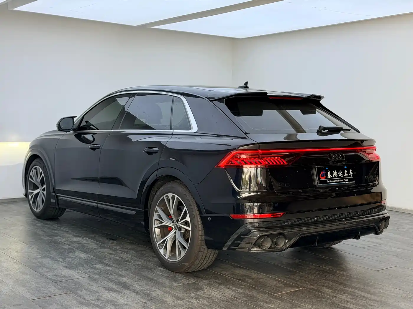 Фото 5 - Audi Q8