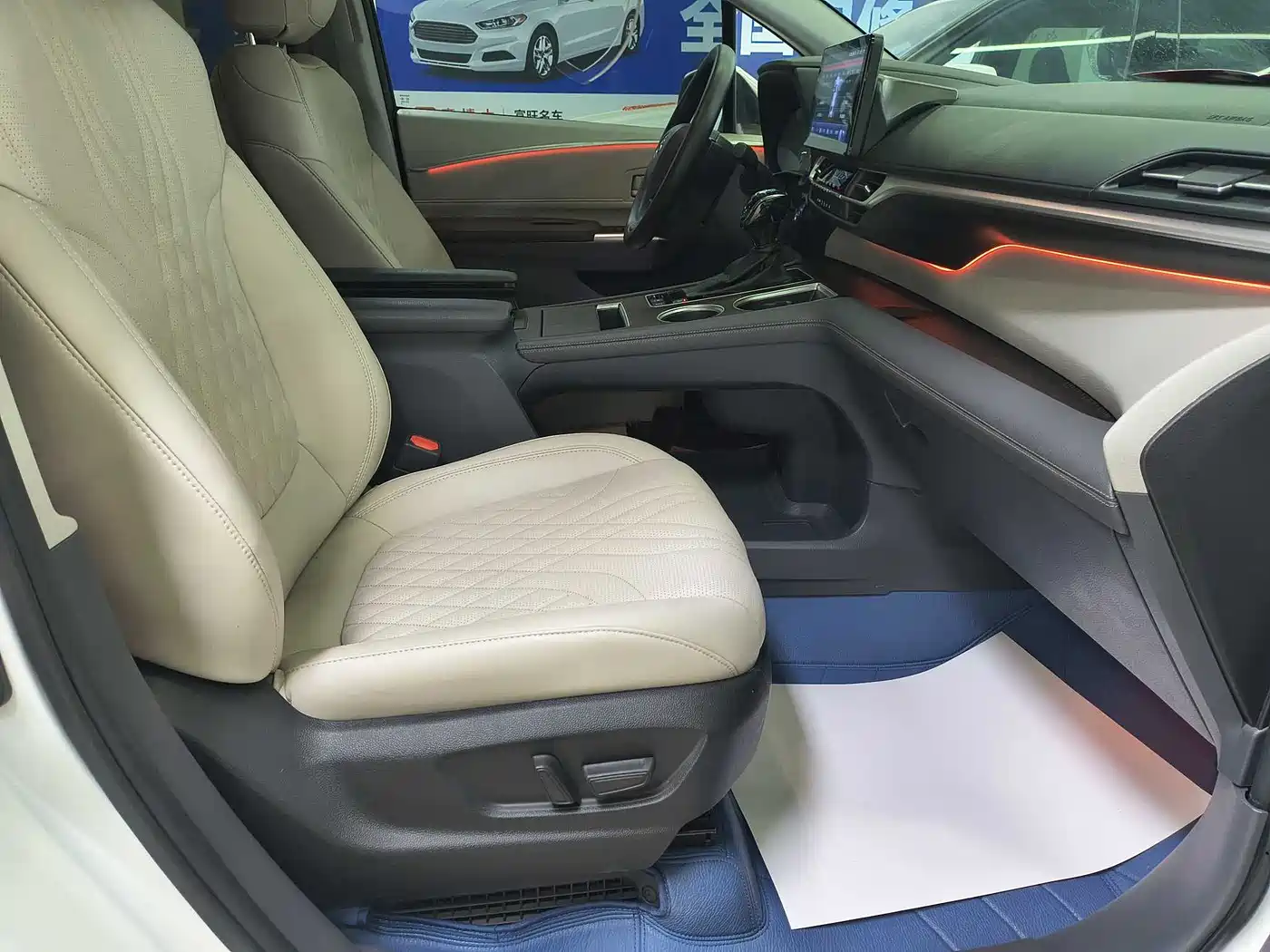 Toyota Granvia 2023 2.5L Hybrid Comfort Edition фото 18