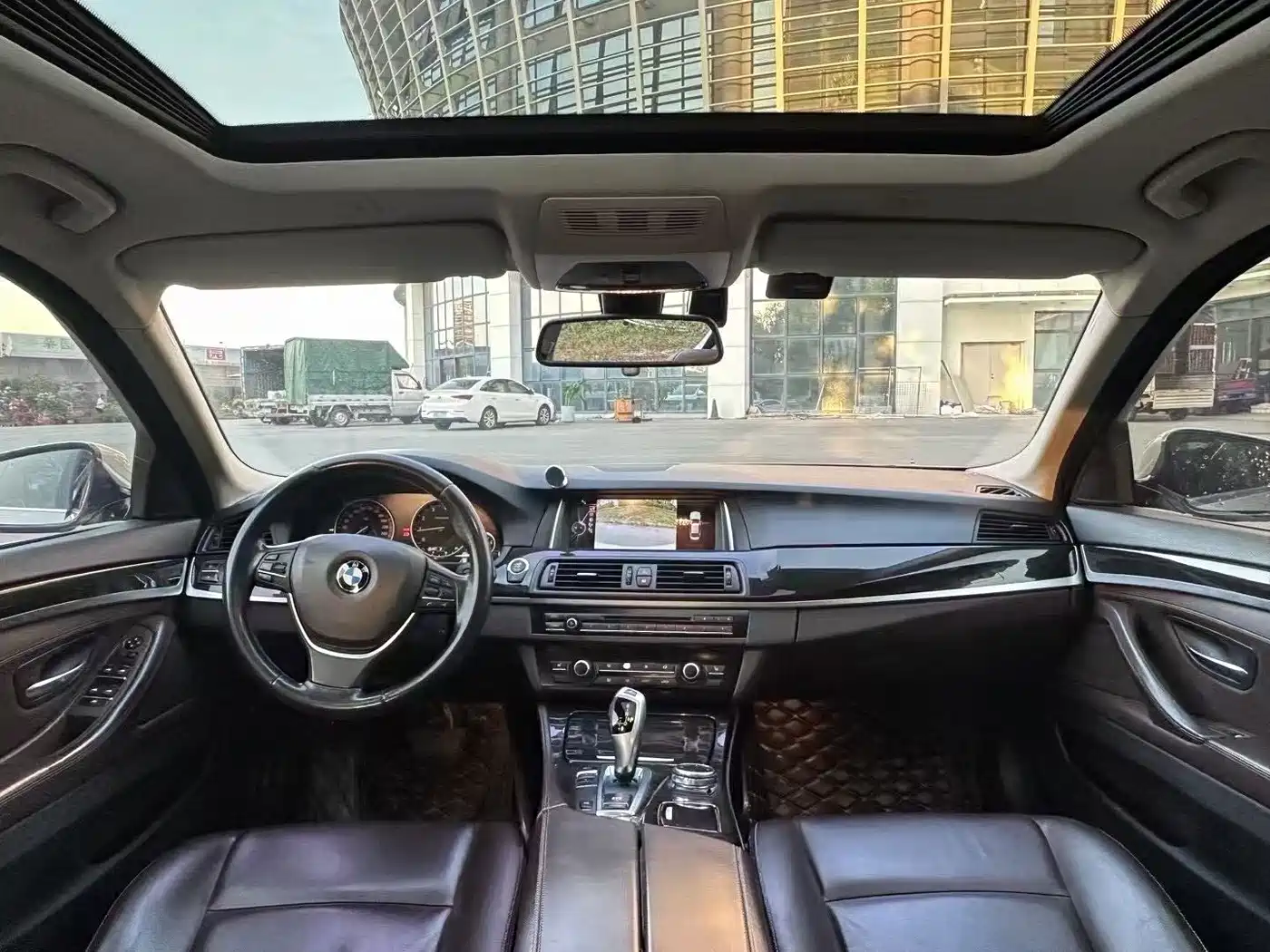 BMW 5 Series 2017 525Li Leading Edition фото 5