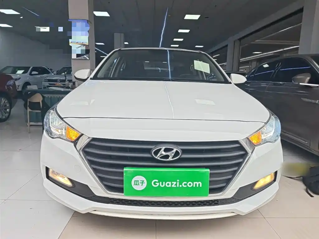 Hyundai Verna 2016 1.4L Automatic Cool Edition GLS фото 3