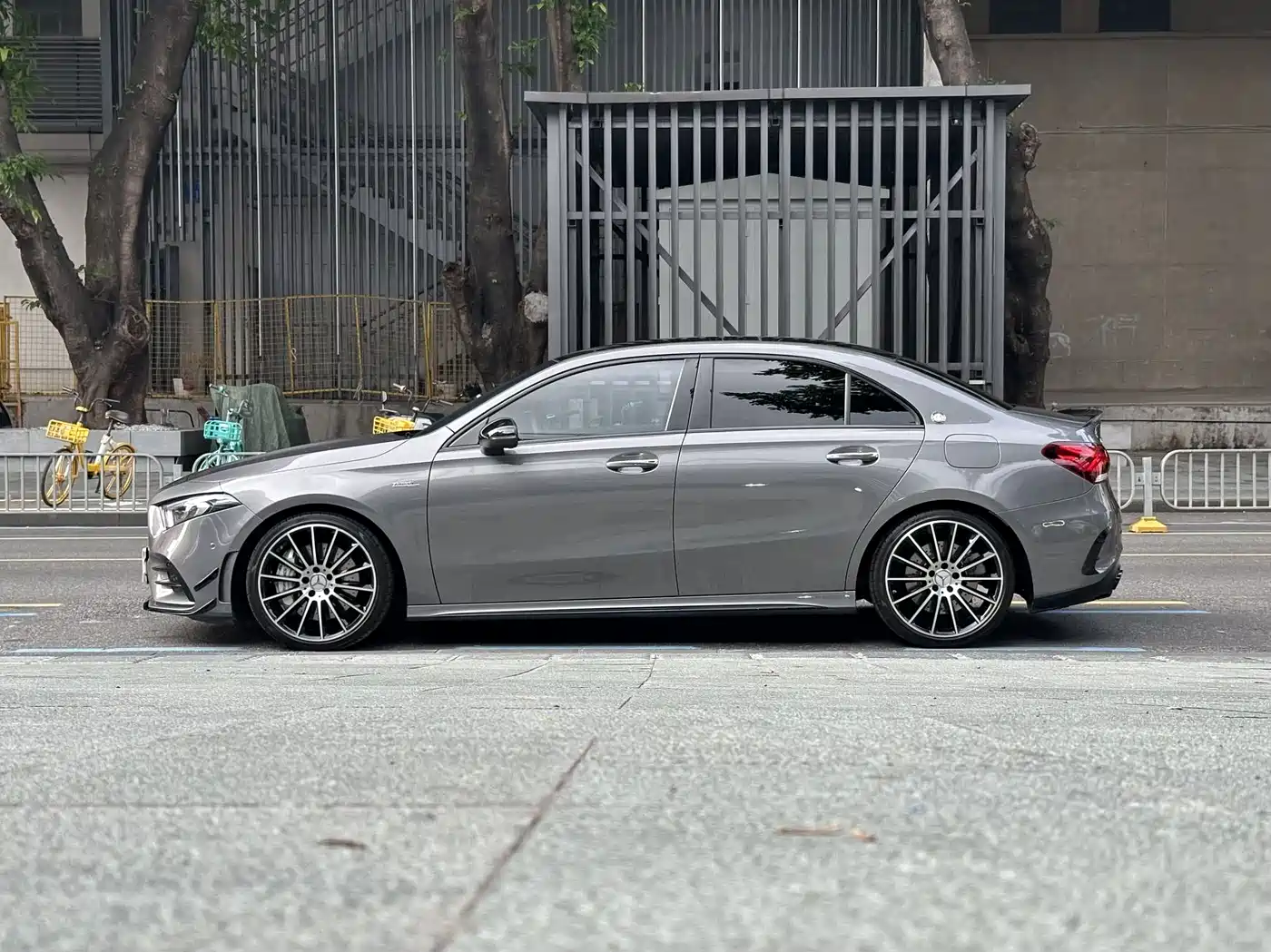 Mercedes-Benz A-Class AMG 2020 AMG A 35 L 4MATIC фото 3
