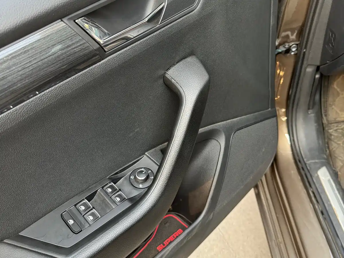 Škoda Superb 2018 TSI330 DSG Luxury Edition China V фото 11