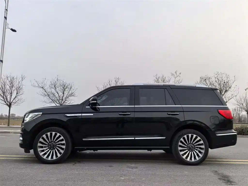 LINCOLN NAVIGATOR