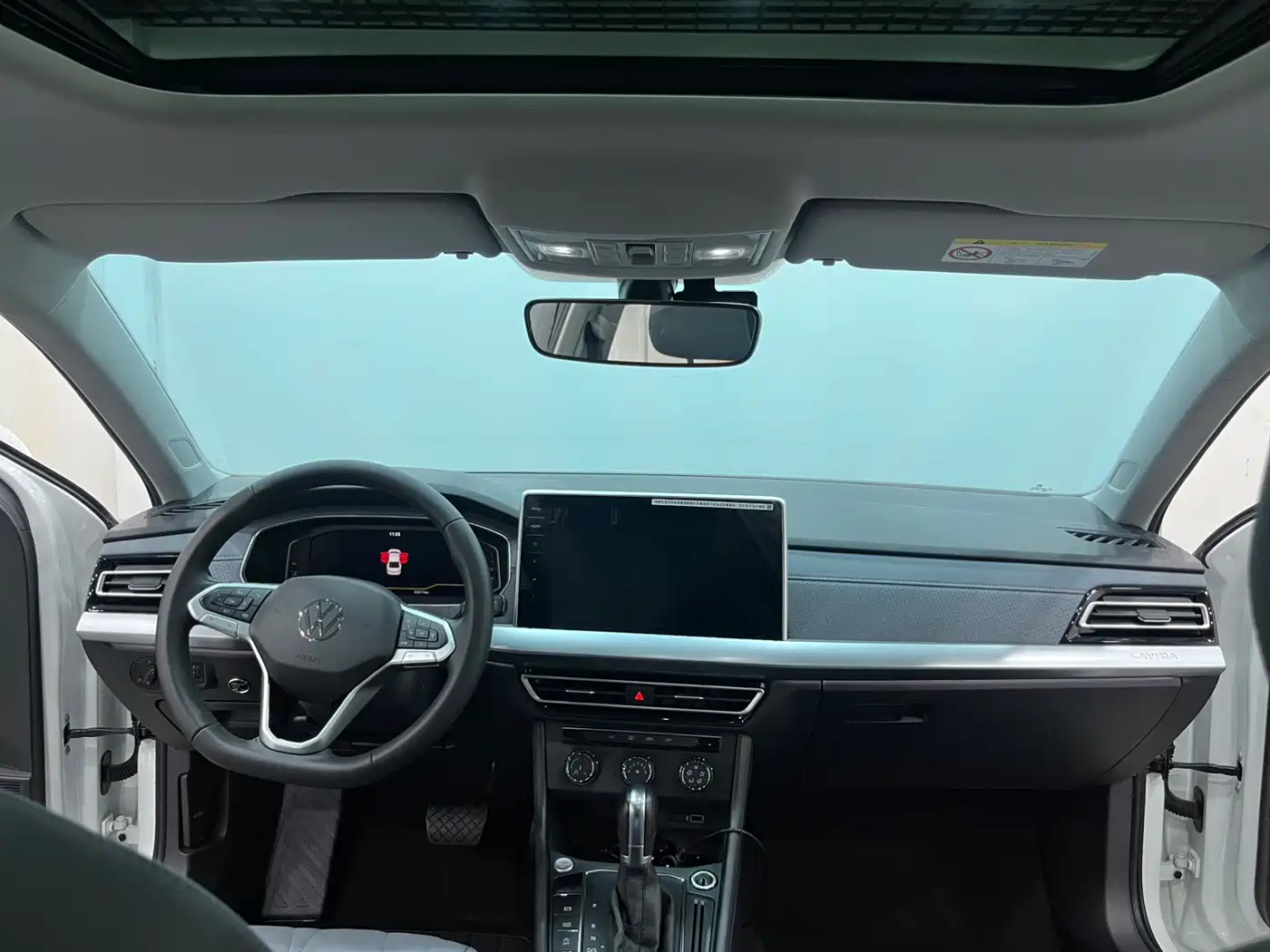 Volkswagen Lavida 2023 1.5L Auto Five Million Edition фото 5