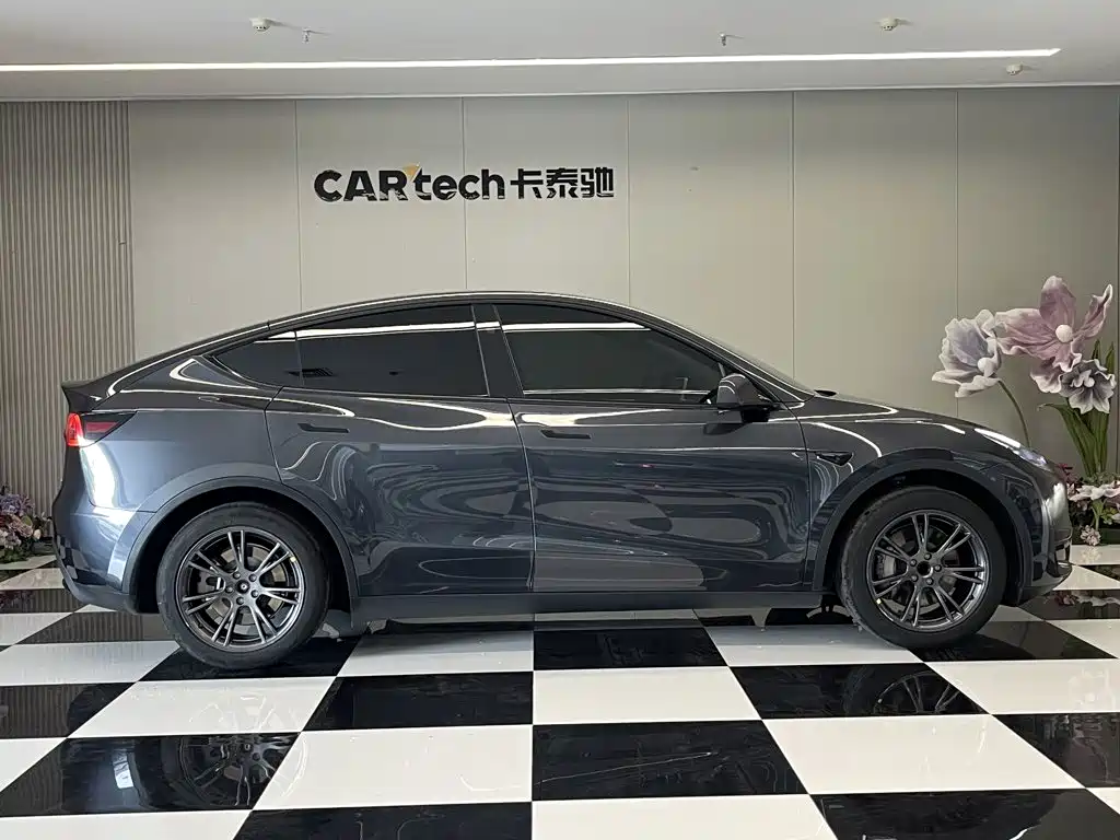 Фото 4 - Tesla Model Y