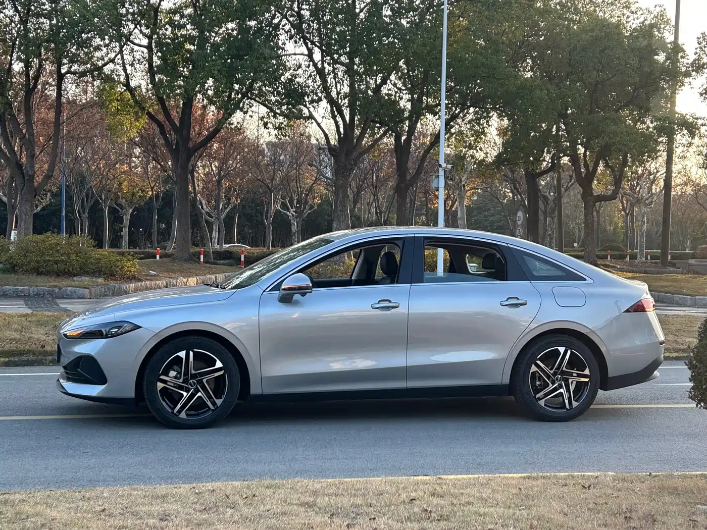 Roewe D7 2026 2025 DMH 125km World Champion Edition