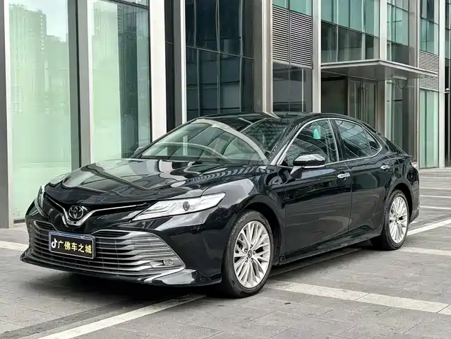 TOYOTA CAMRY