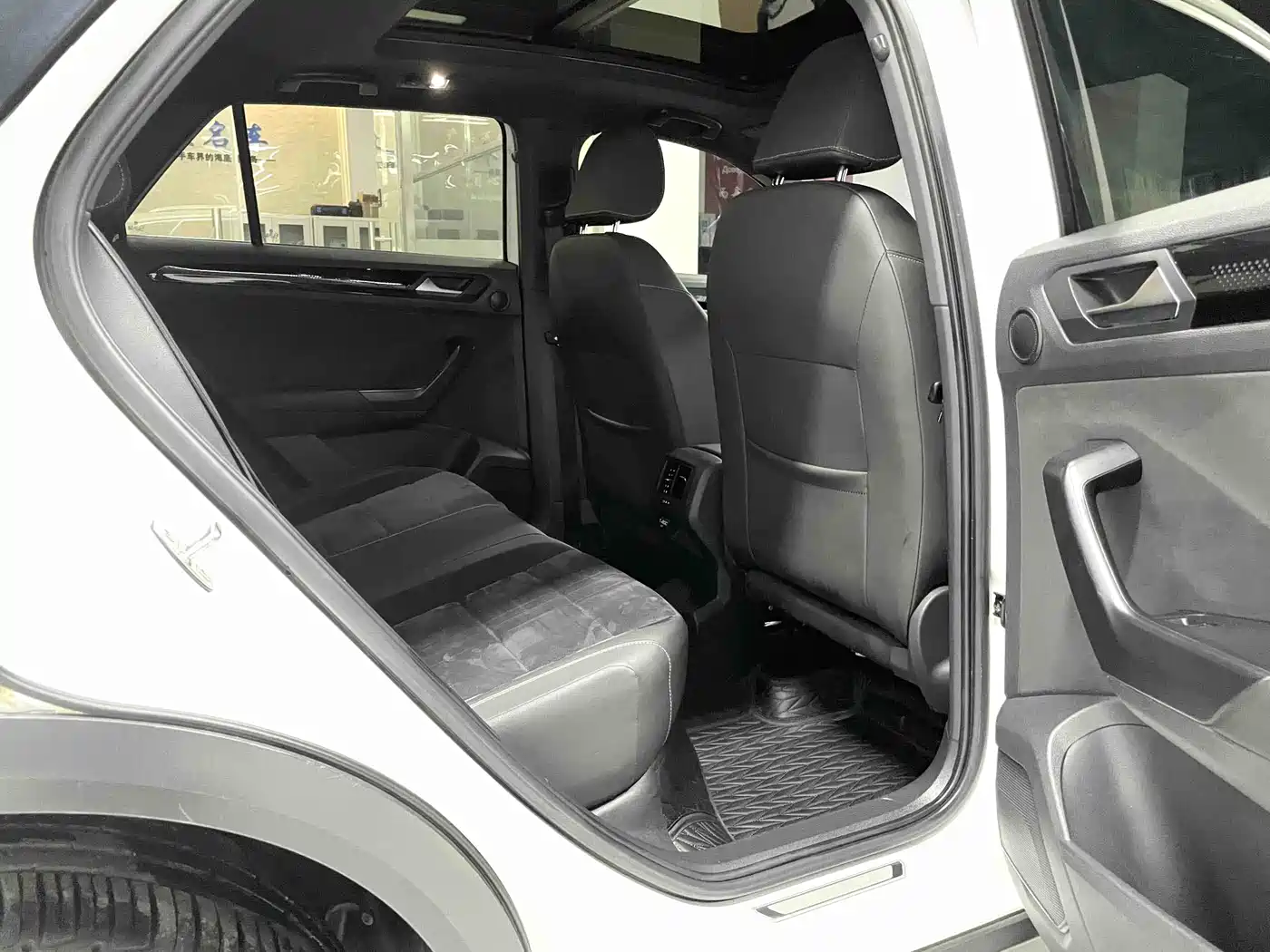 Volkswagen T-ROC 2021 Facelift 280TSI DSG 4WD Luxury Smart Connect Edition фото 13