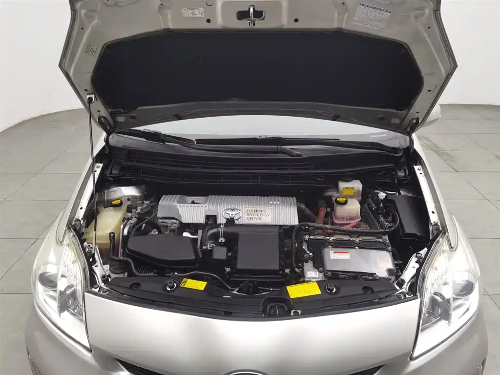 Toyota Prius 2012 1.8L Luxury Advanced Edition фото 6