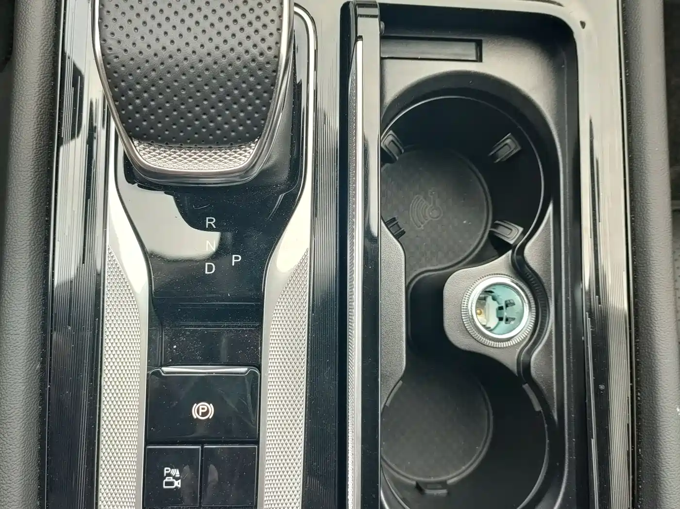 Hongqi H5 PHEV 2025 130 Super Hybrid Edition фото 10