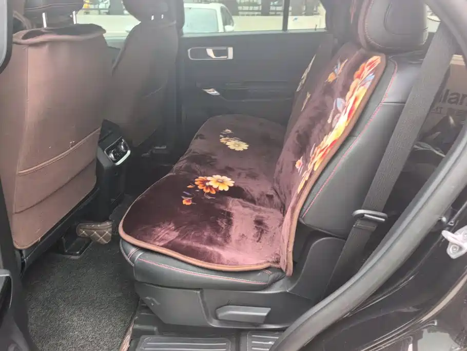 Photo 11 - Ford Explorer