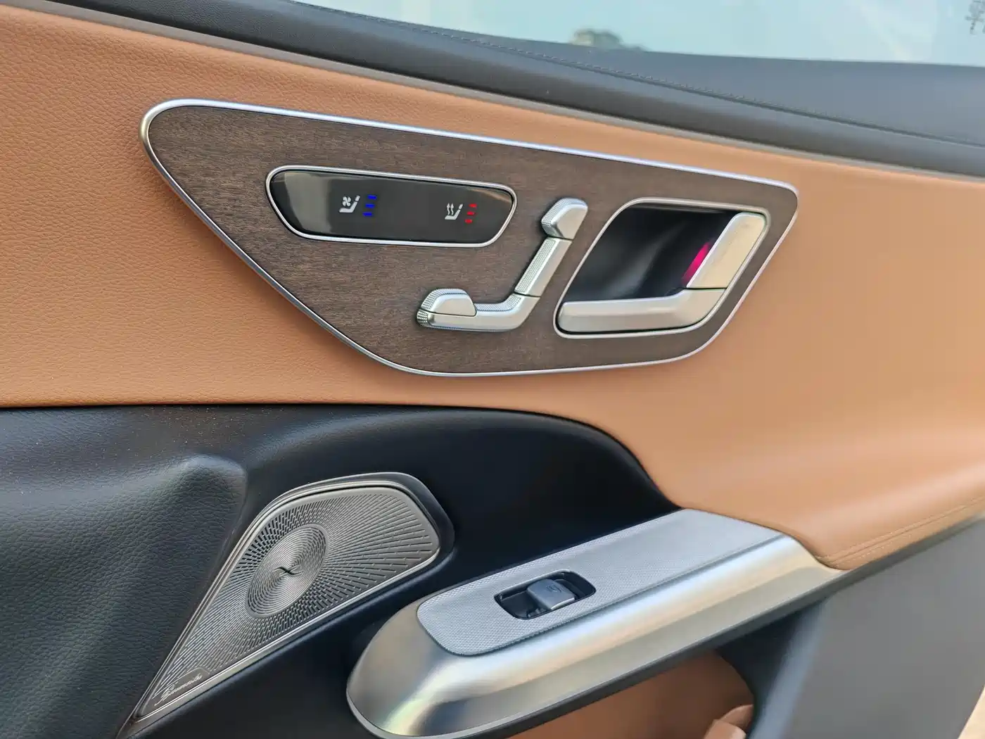 Mercedes-Benz E-Class 2024 Model E 300 L Luxury фото 31