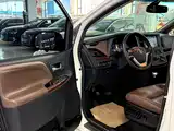 Photo 8 - Toyota Sienna