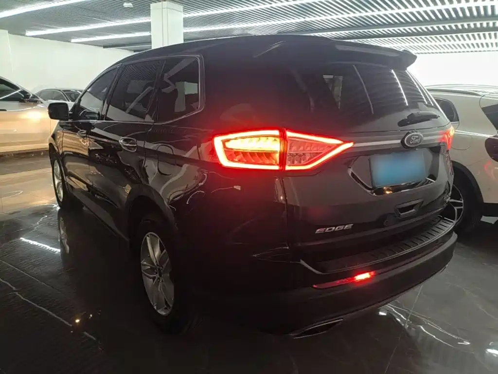 Фото 5 - Ford Edge