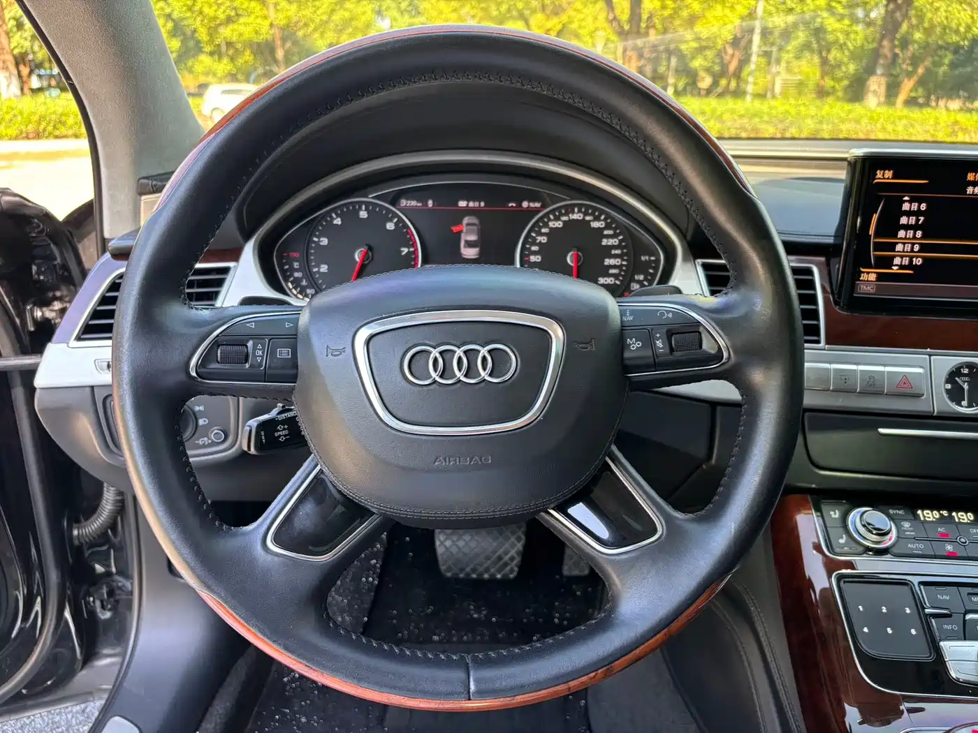 Audi A8 2011 2011 A8L W12 6.3 FSI quattro