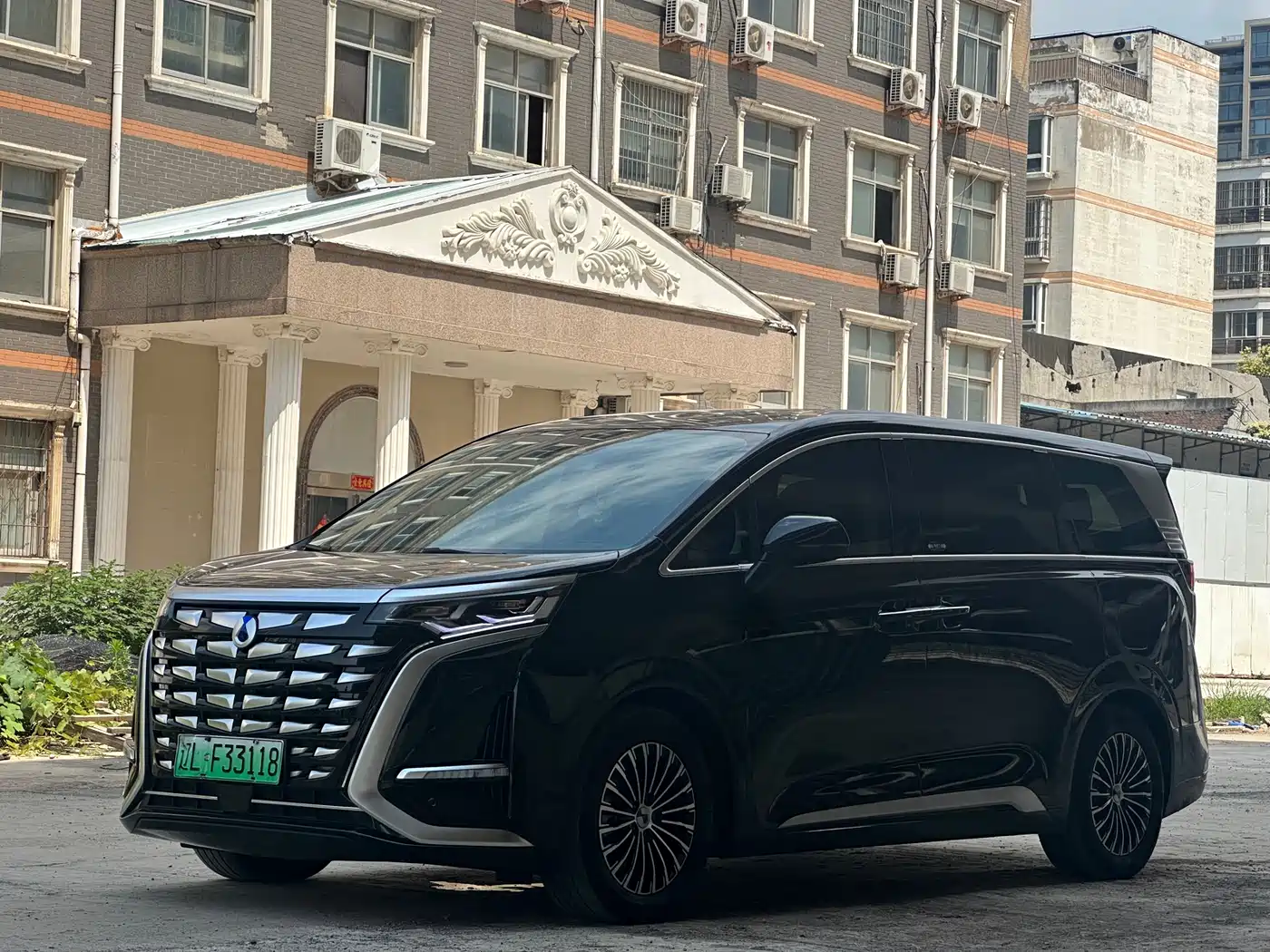Denza D9 2024 DM-i 980 AWD Premium