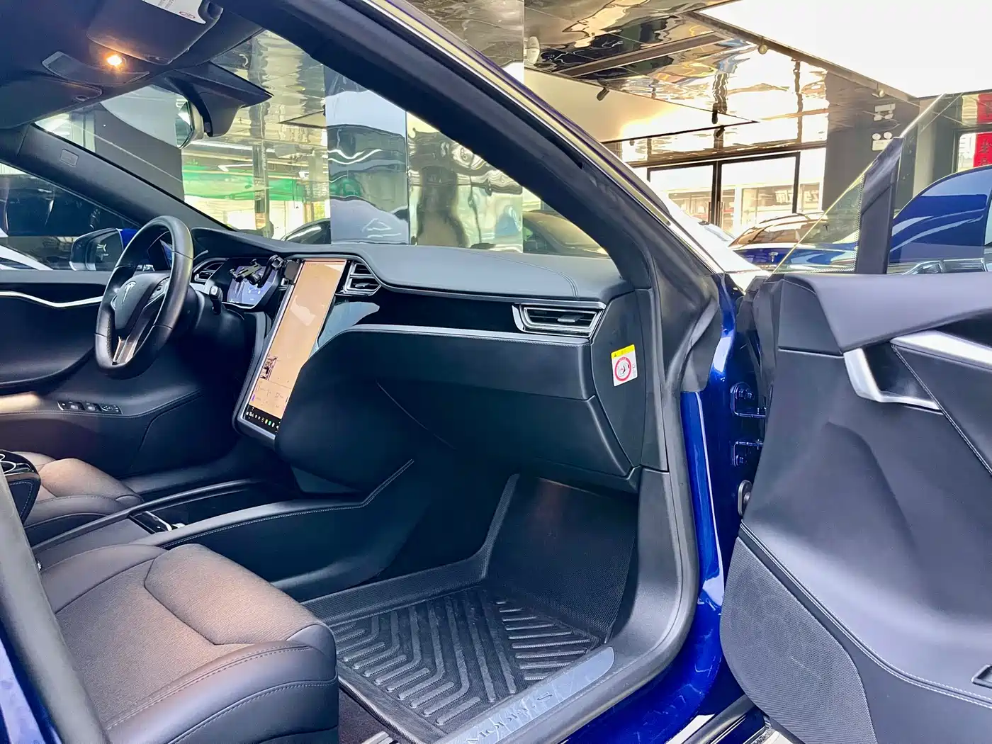 TESLA MODEL S
