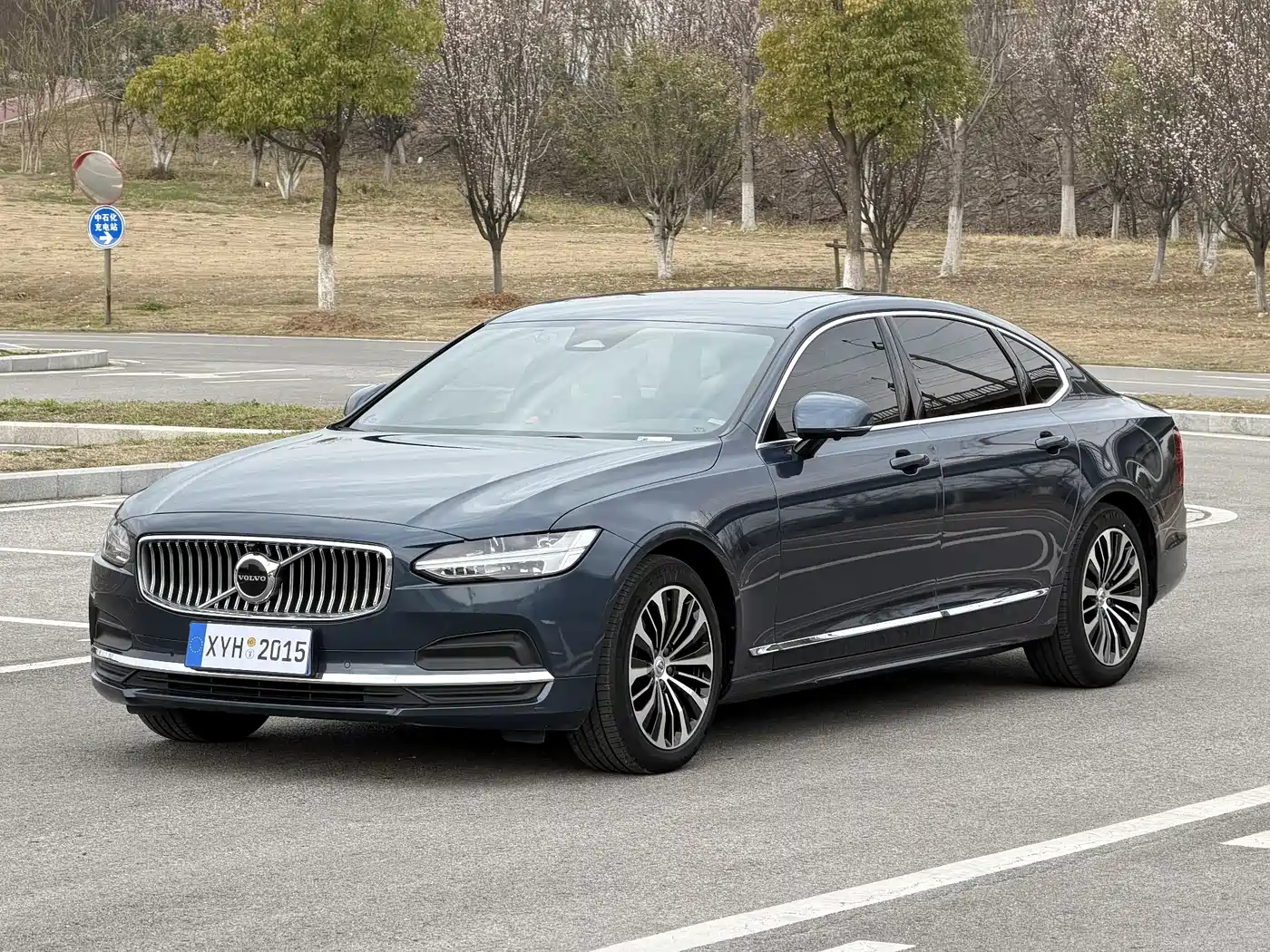 VOLVO S90