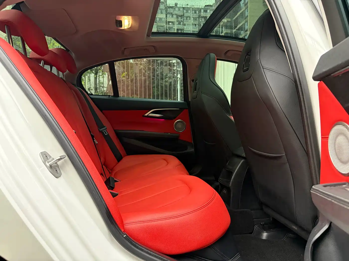 BMW 1 Series 2023 125i M Sport Shadow Edition фото 13