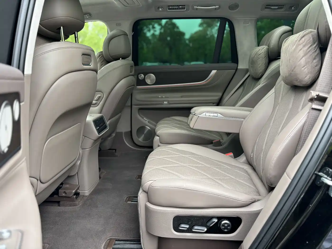 AITO Wenjie AITO M9 2025 Extended Range Ultra 52kWh 6-Seater фото 6