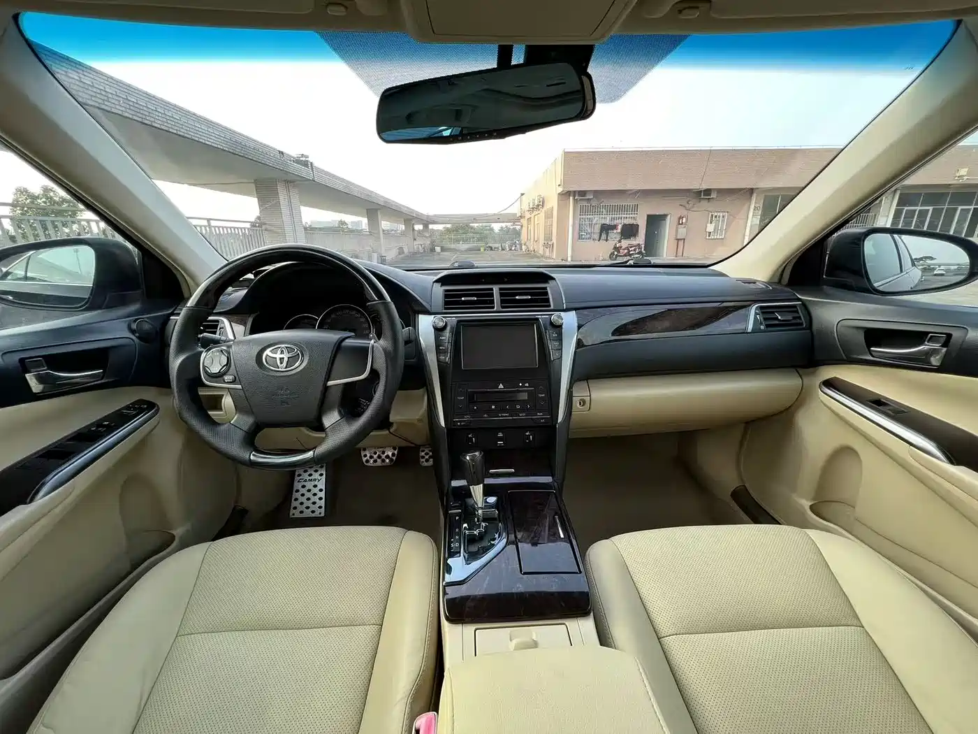 Toyota Camry 2015 2.0G Leading Edition фото 9
