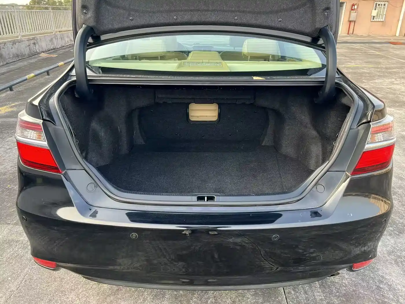 Toyota Camry 2015 2.0G Leading Edition фото 17
