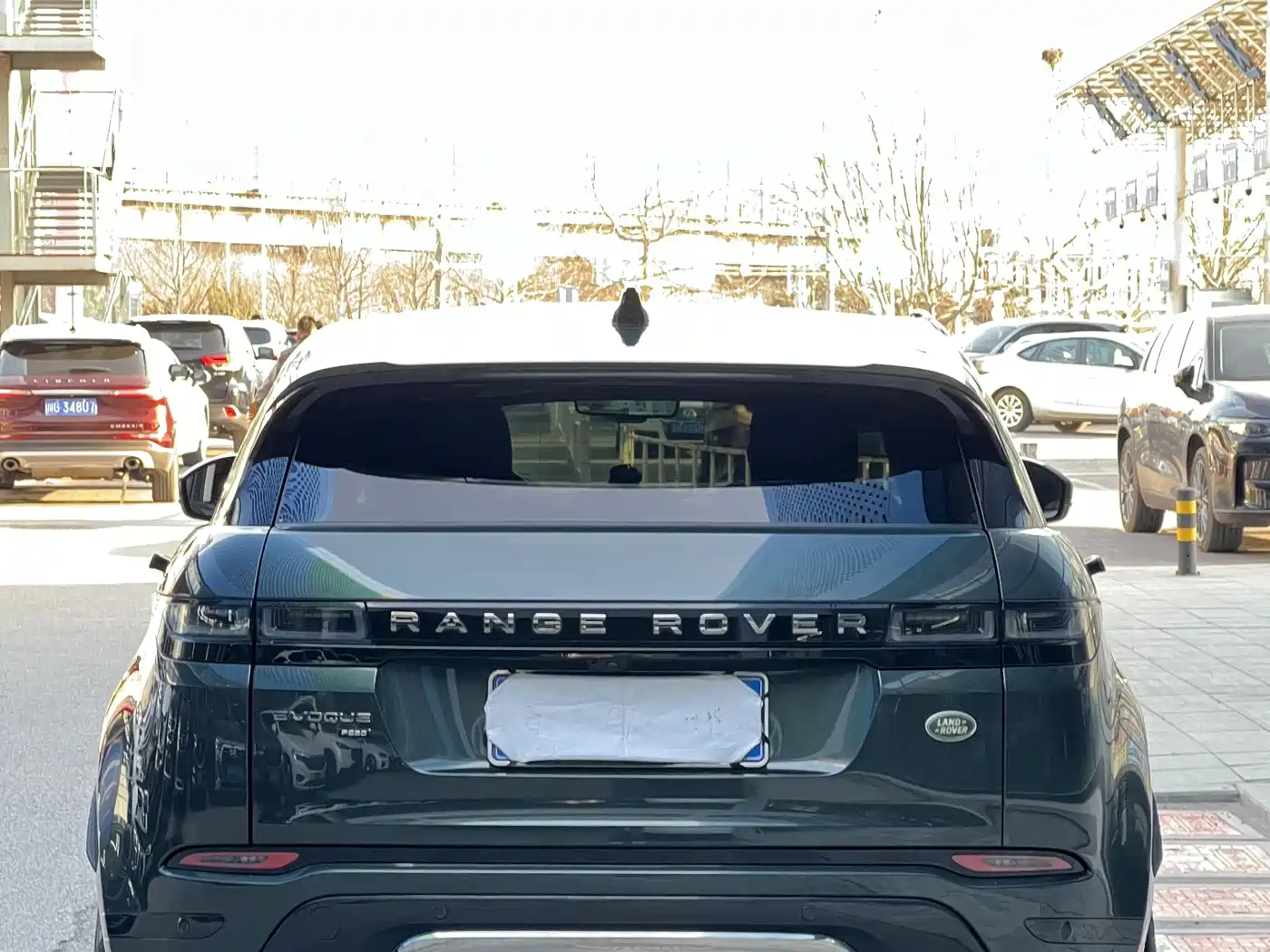 Land Rover Range Rover Evoque 2023 Range Rover Evoque L 249PS Luxury Edition фото 6