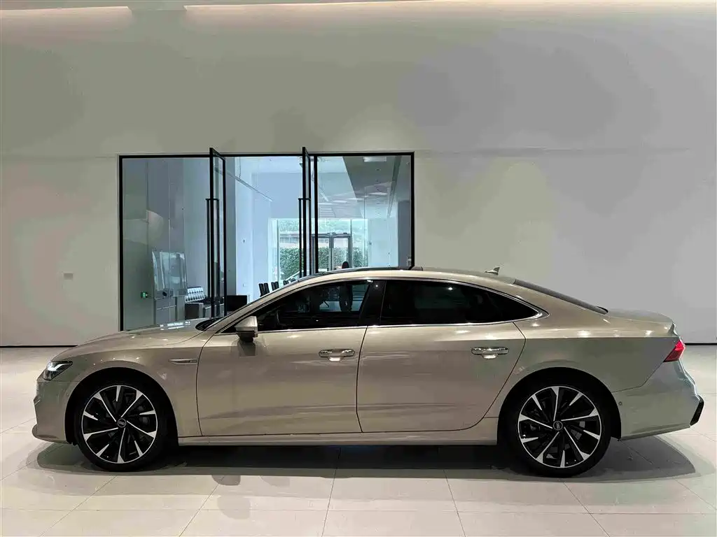 Photo 10 - Audi A7L