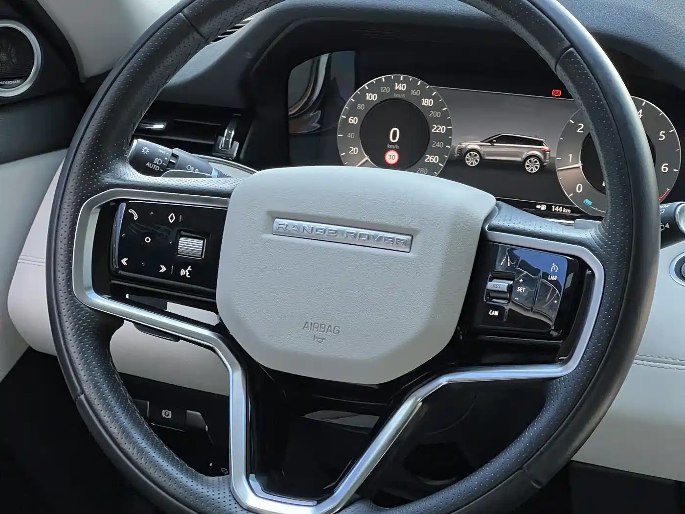 Land Rover Range Rover Evoque 2023 Range Rover Evoque L 249PS Luxury Edition фото 8