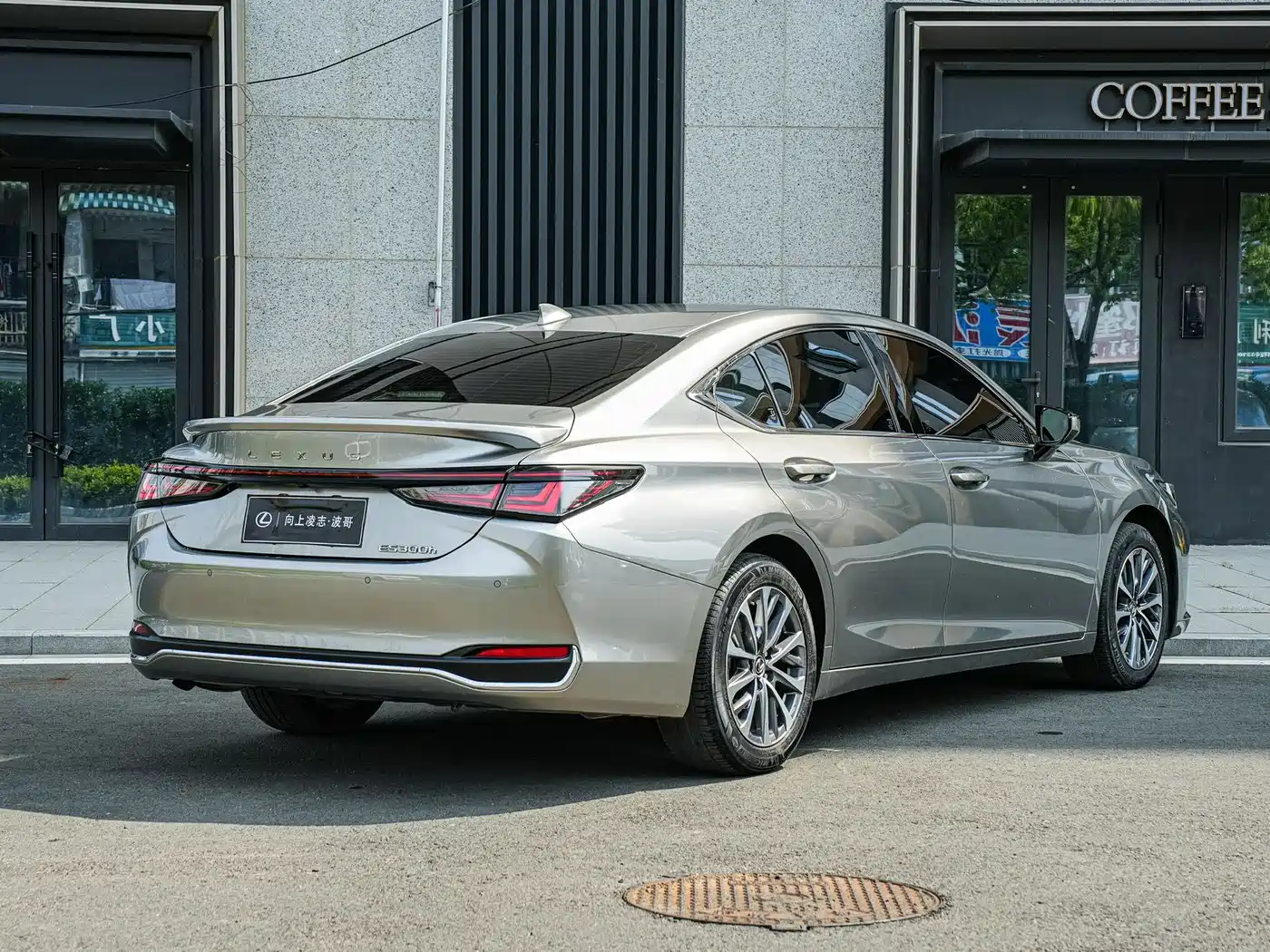 Lexus ES 2025 300h Ultimate Edition фото 4