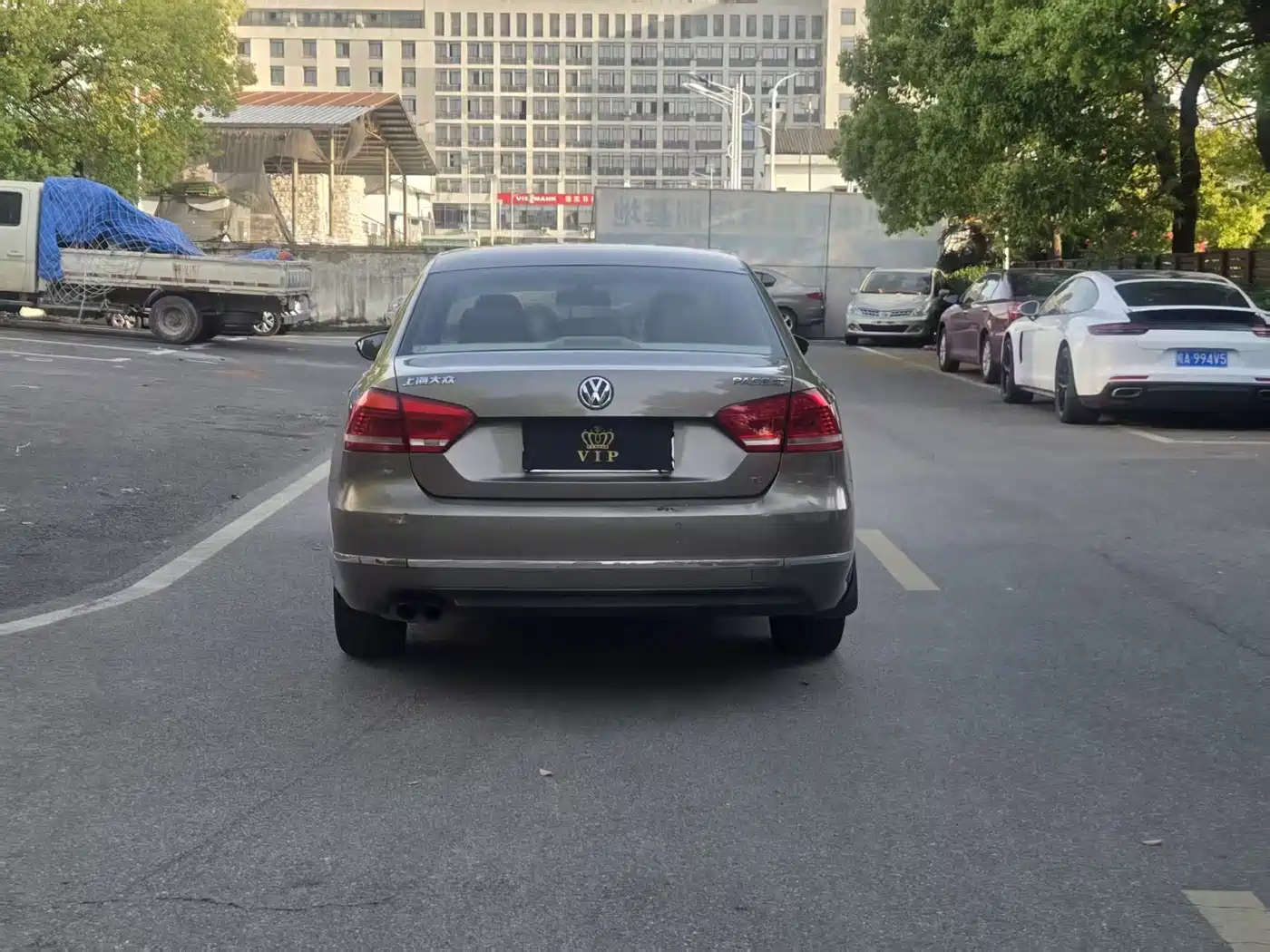 Volkswagen Passat 2014 1.8TSI DSG Luxury Edition фото 8