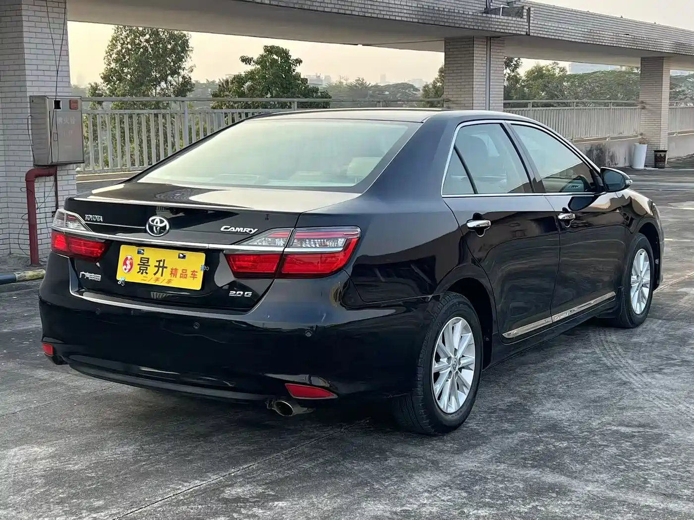 Toyota Camry 2015 2.0G Leading Edition фото 4
