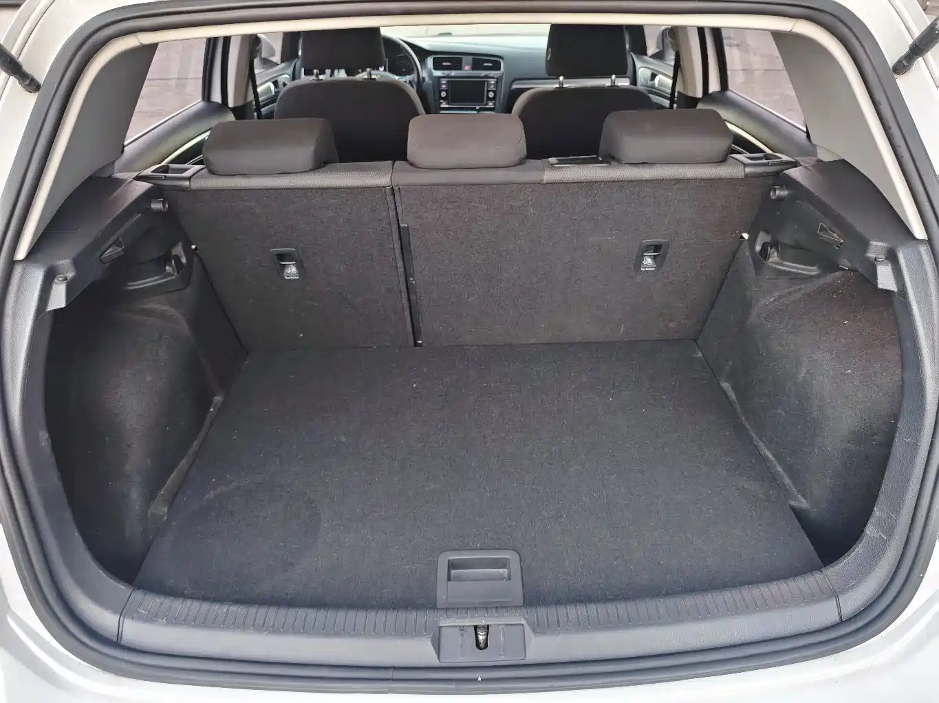 Photo 8 - Volkswagen Golf