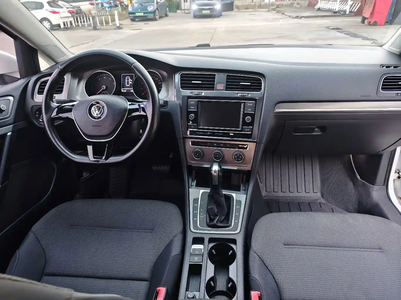 Photo 13 - Volkswagen Golf