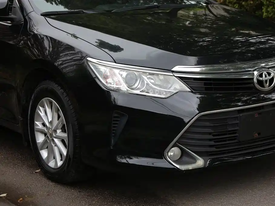 Toyota Camry 2016 2.0G 10th Anniversary Leading Edition фото 17