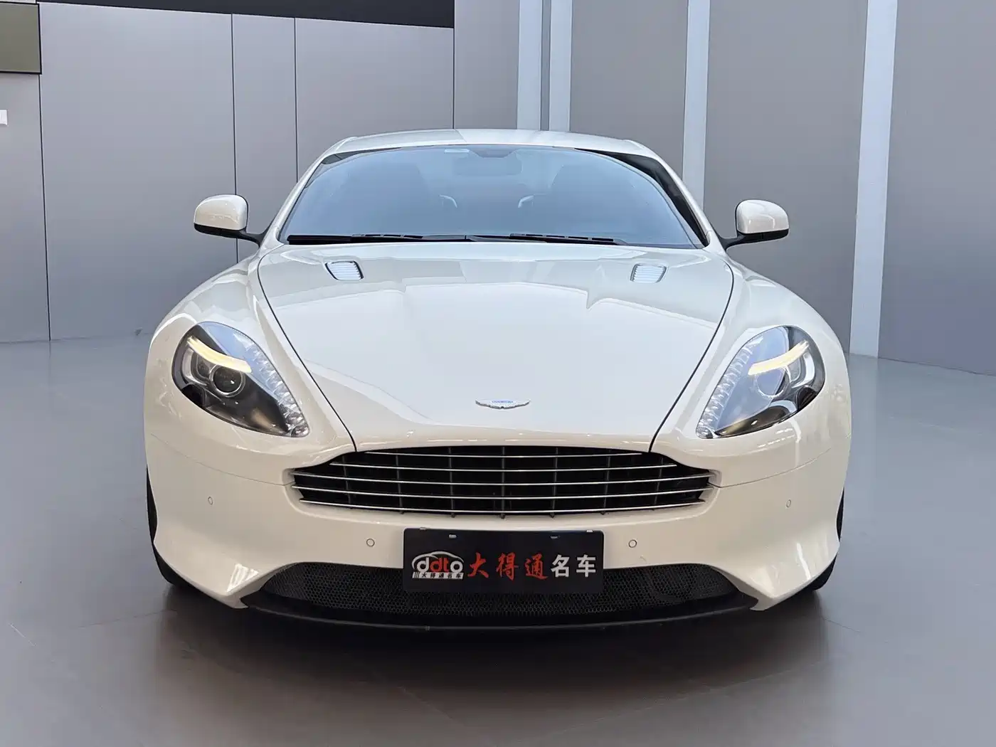 Aston Martin DB9 2013 6.0L Coupe фото 2