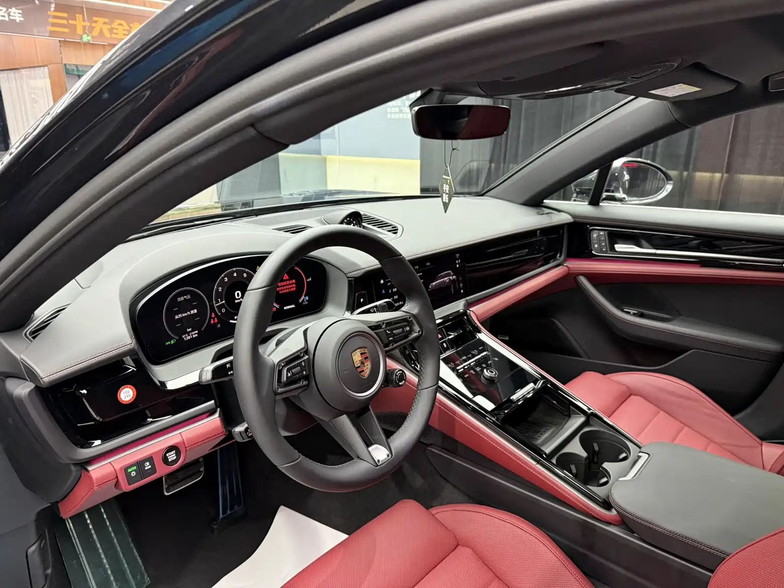 Photo 17 - Porsche Panamera