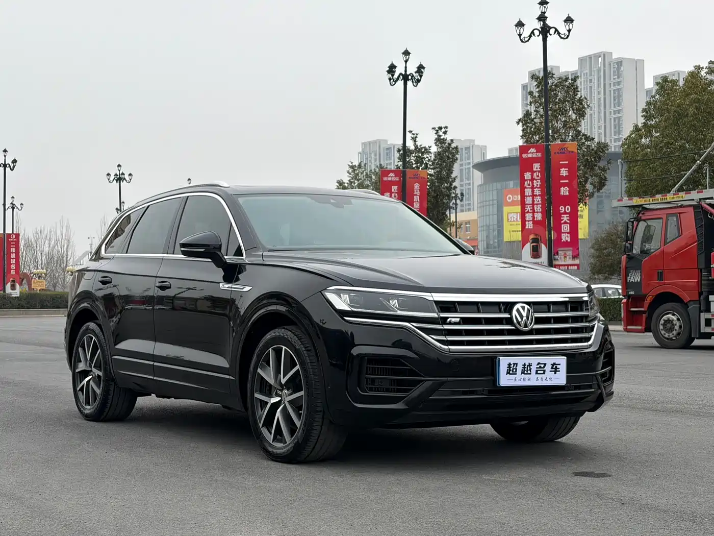 Volkswagen Touareg 2019 3.0TSI Sharp Edge Edition China VI фото 3