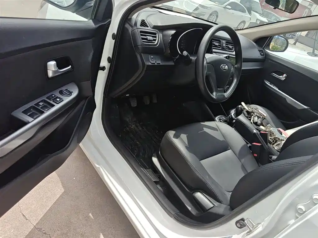 KIA K2