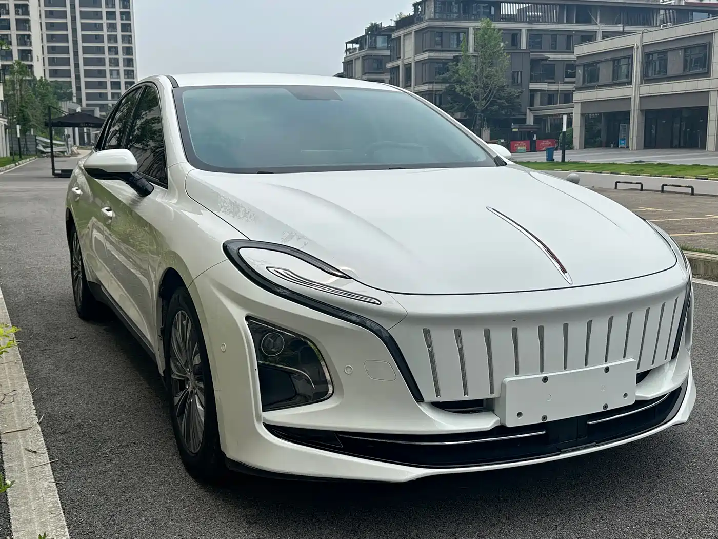 Hongqi E-QM5 2022 431km Charging Enjoyment Edition фото 3