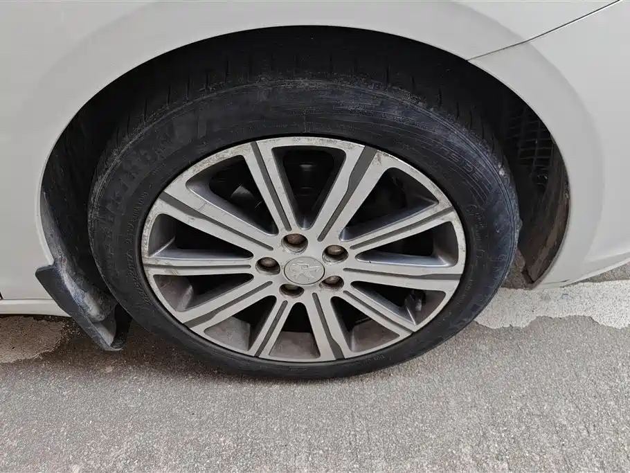 Peugeot 408 2015 Model 1.2T Automatic Luxury Edition фото 6
