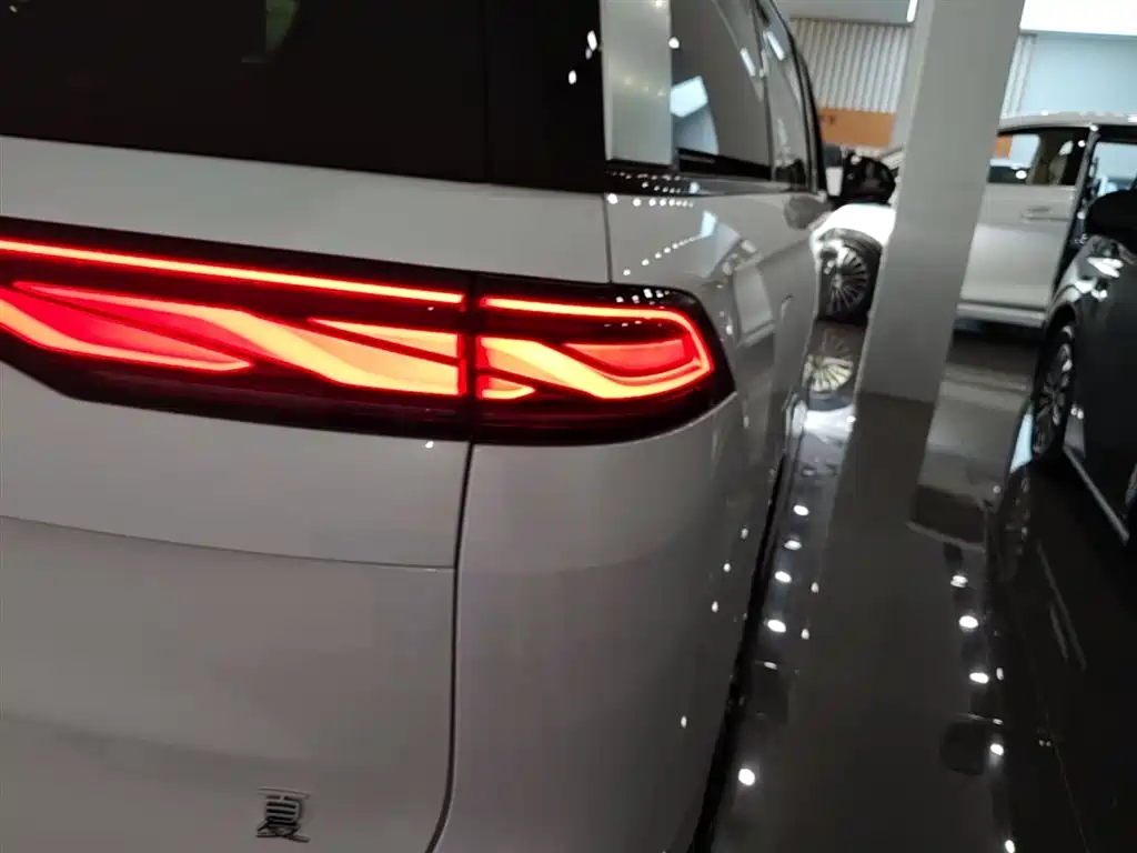 BYD Xia 2025 DM-i 1.5T 180km Excellence фото 8