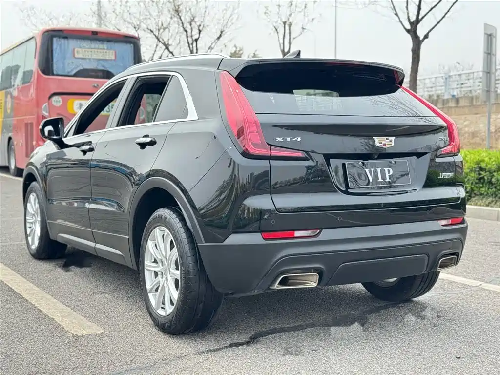 CADILLAC XT4